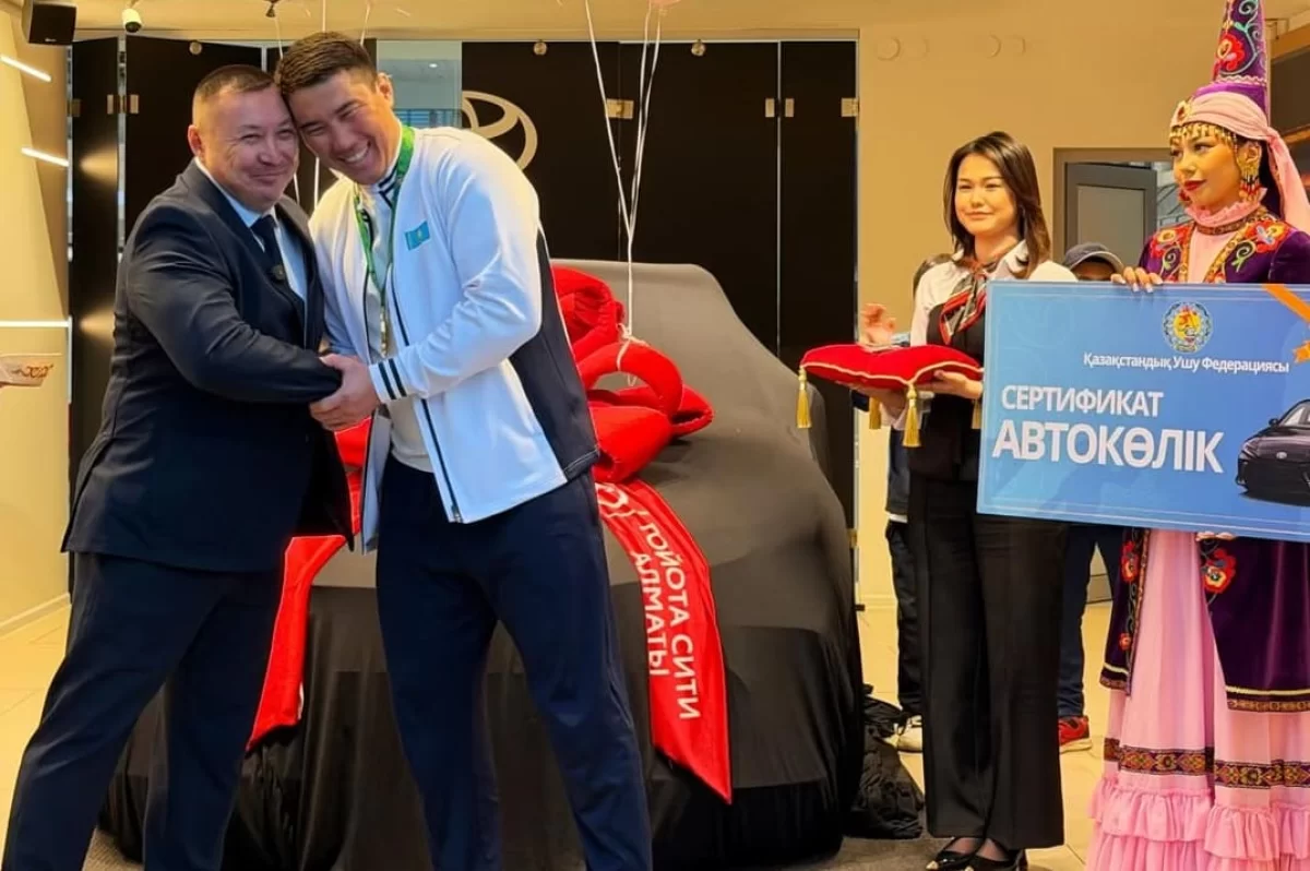 Алматыда ушу-саньдадан әлем чемпионына көлік сыйға тартылды
