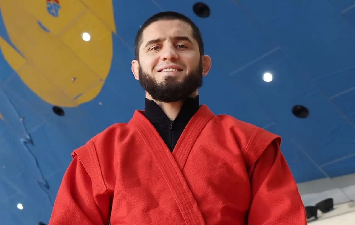 "Паспорт, әмиян және кілемше ғана қалды": Ислам Махачев ұрлыққа тап болды