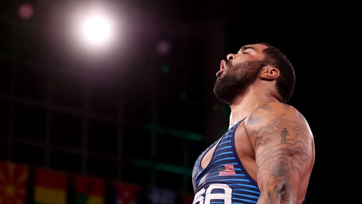 Олимпиада чемпионы енді UFC октагонында айқасады