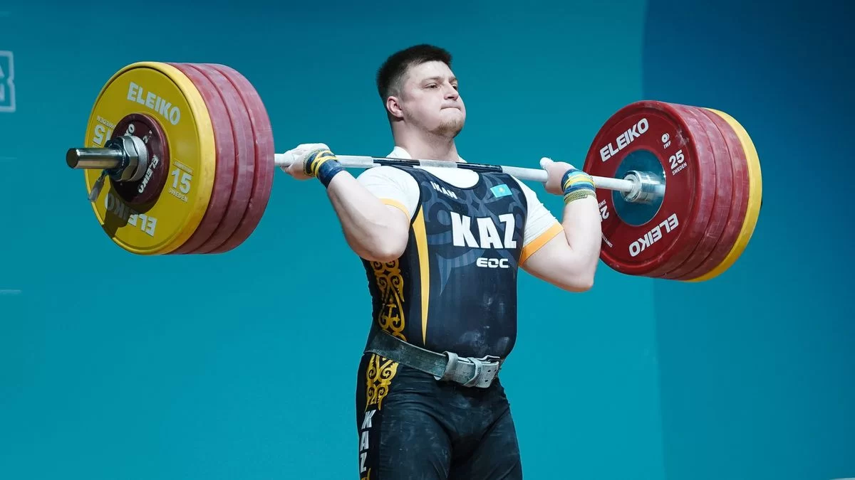 Әлем чемпионына Қарағандыда пәтер кілті табысталды