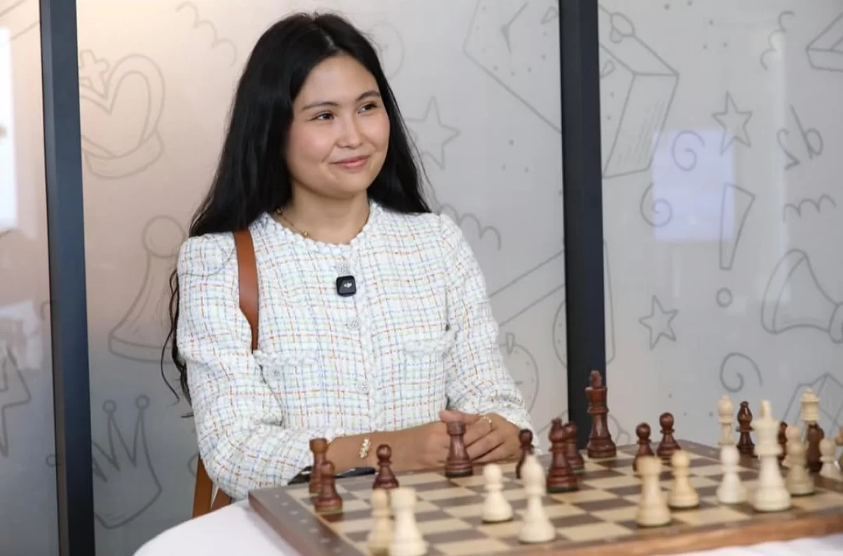 Бибісара Асаубаева шахматтан бөлек немен айналысады?