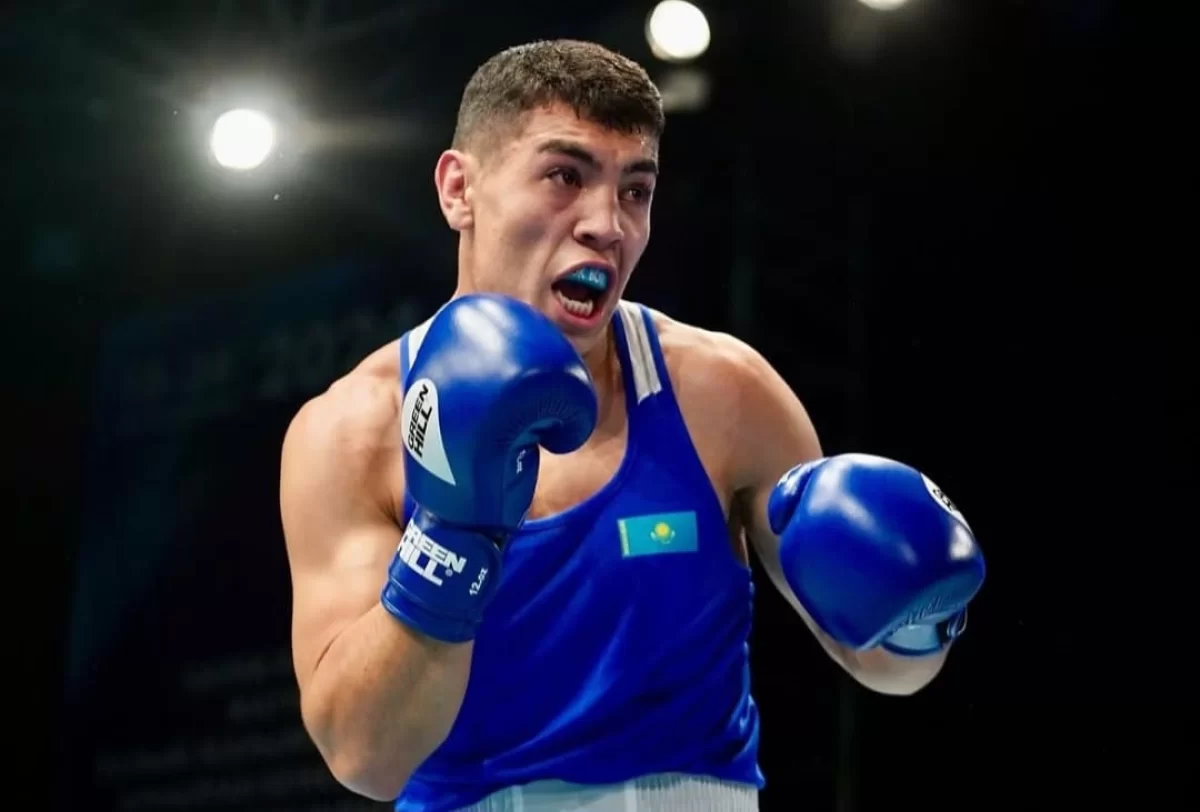 Қазақстандық боксшы әлем чемпионын тізе бүктірді (ВИДЕО)