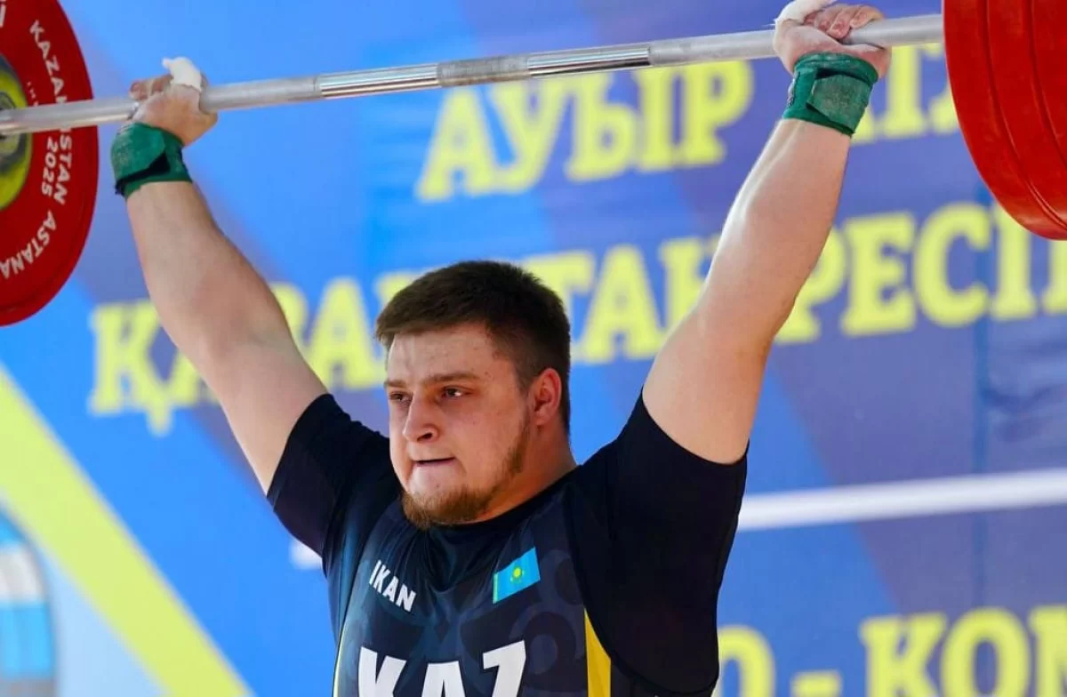 Әлем чемпионы Қазақстан чемпионатында абсолютті рекорд орнатты (ВИДЕО)