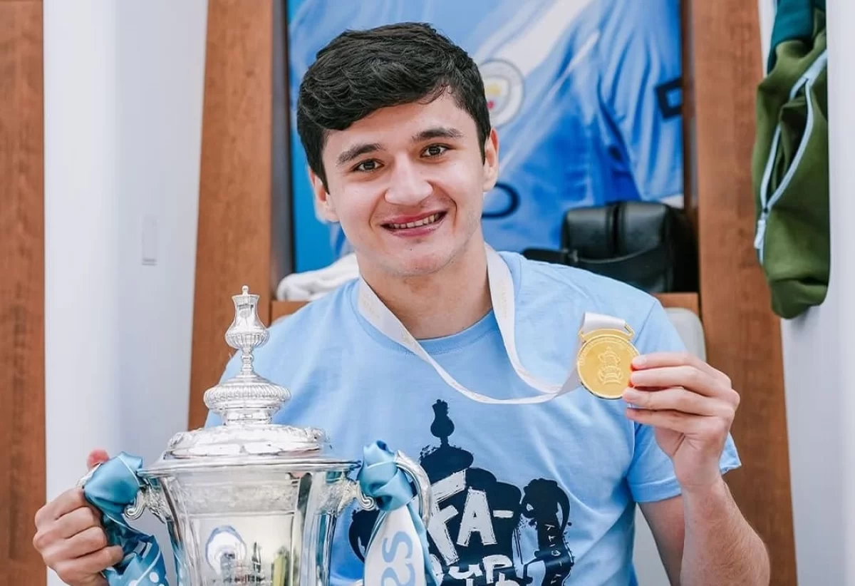 Абдукодир Хусанов "Манчестер Ситидің" чемпиондық шеруіне қатысты (ВИДЕО)