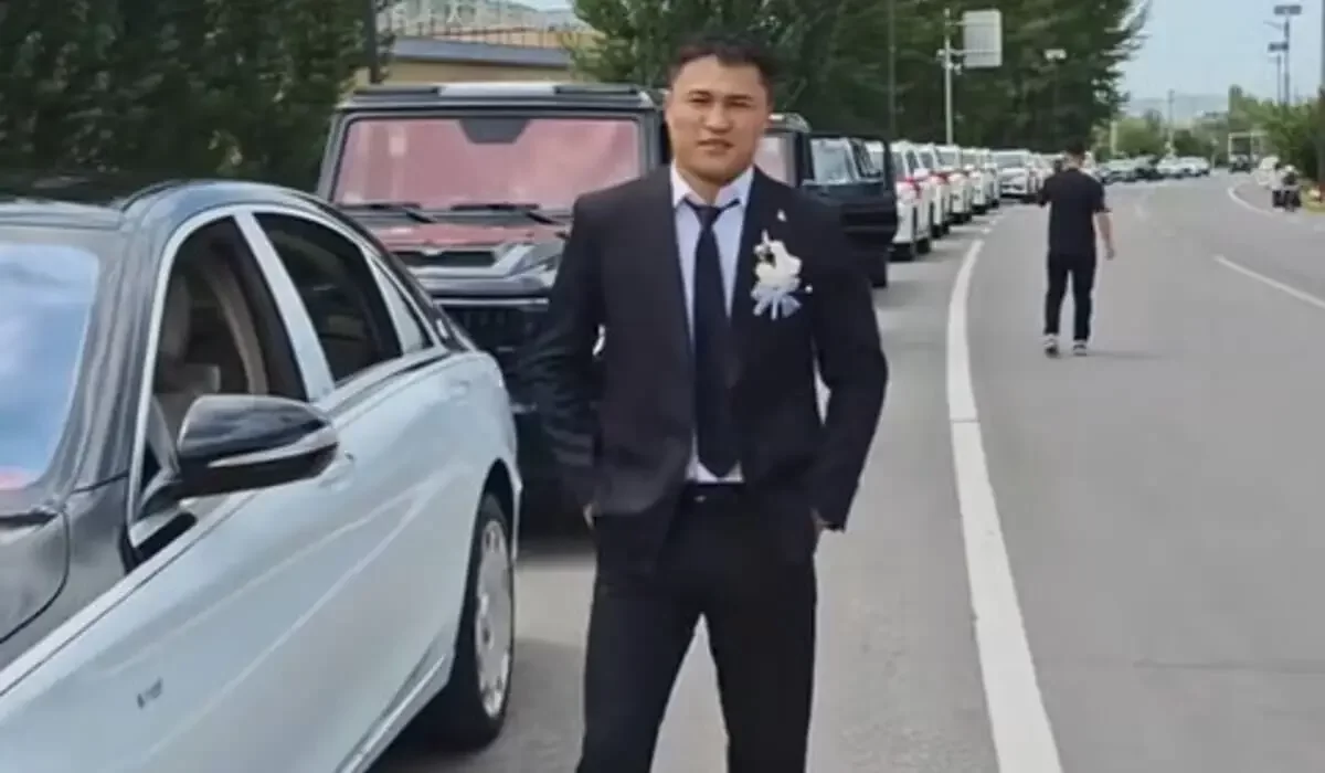 "Бірде-бір Changan жоқ": Қытайдағы қазақтардың тойындағы люкс көліктер желіні таңғалдырды
