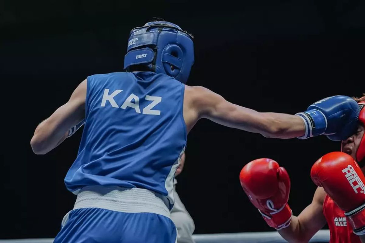 Қазақ қызы әлем чемпионатында канадалық боксшыны тізе бүктірді