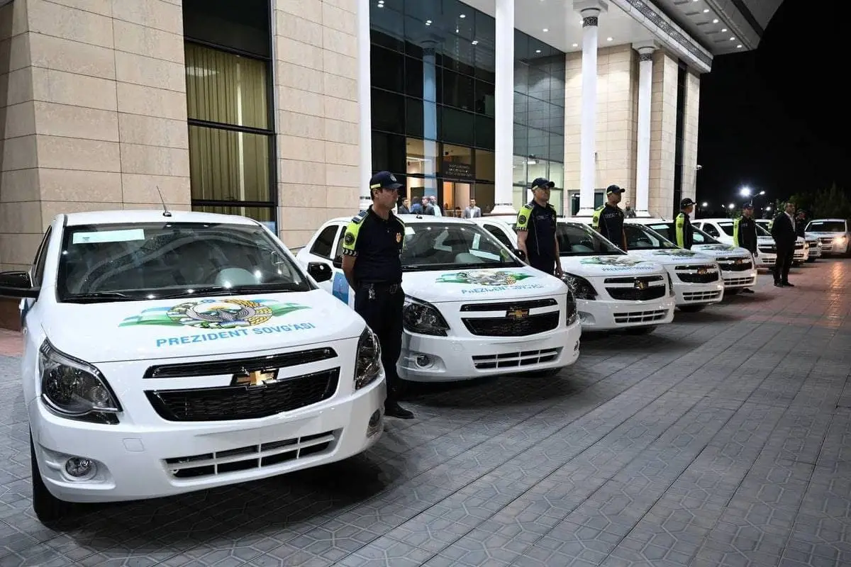 Өзбекстан президенті футболшыларға Chevrolet Cobalt сыйлады