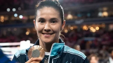 Назым Қызайбай әкесіне жаңа автокөлік мінгізді (ВИДЕО)