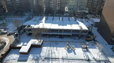 Алматыда 16 жыл бойы құрылысы тұралап қалған көпқабатты автотұрақ сүріліп жатыр