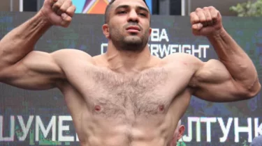 Ауыр салмақтағы қазақстандық боксшы Қытай "қазағымен" жұдырықтасады