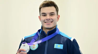 Азиада-2025: Евгений Кошкин - қысқы ойындардың күміс жүлдегері