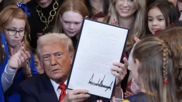 Трансгендерлер Трампты талай бастады