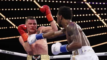 Украиналық боксшы әлем чемпионы атағынан айырылды (ВИДЕО)