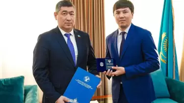 Әлем чемпионына құрмет белгісі табысталды (ФОТО)