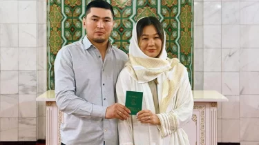 "Ата-енемен бірге тұрады": Сара Рахмонованың күйеуі отбасылық өмір жайлы айтты