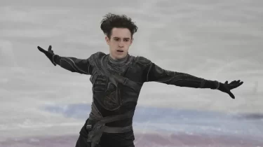 Мәнерлеп сырғанаушы Михаил Шайдоров төрт құрлық чемпионатының қысқа бағдарламасында топ жарды