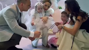 "Ақ жол!" Динара Сәтжан Илья Ильиннің қызын батасымен қуантты (ВИДЕО)