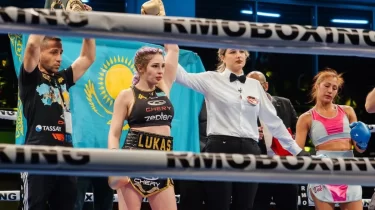 Жеңістен айырыла ма? Ангелина Лукас айқасындағы даулы эпизод (ВИДЕО)