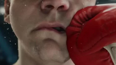 Уругвайлық футболшы UFC стилінде екі қарсыласын соққыға жықты (ВИДЕО)