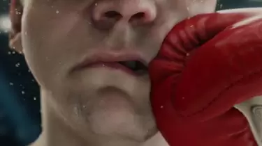 Уругвайлық футболшы UFC стилінде екі қарсыласын соққыға жықты (ВИДЕО)