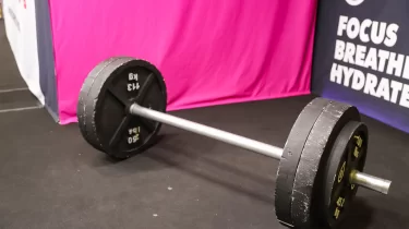 17 жастағы чемпион зілтемірдің астында қалып көз жұмды (ВИДЕО)