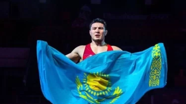 Қазақстандық балуан Олимпиада жүлдегерін тізе бүктірді (ВИДЕО)