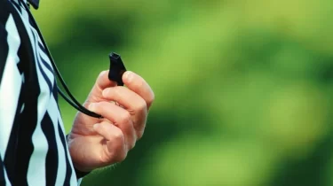 Қазақстанда төрешілер наурыздың соңына дейін матчтарда үзіліс жариялайды