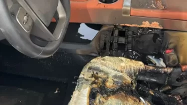 Lixiang 6 электрмобилі қуаттау кезінде отқа оранды: Иесі не істерін білмей дал