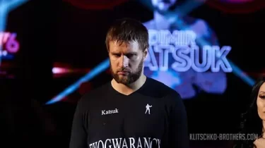 Александр Усиктің спарринг-серіктесі ауыр нокаутқа түсті (ВИДЕО)