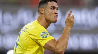 Криштиану Роналду өзіне ұқсағысы келген жанкүйерін мазақ етті (ВИДЕО)