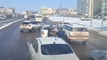 Астанада екі жүргізушінің жол бойындағы төбелесіне қатысты сот шешімі шықты (ВИДЕО)
