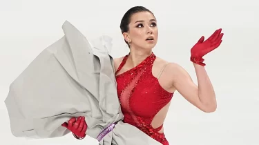 Камила Валиева жаңа образда бой көрсетті (ФОТО)