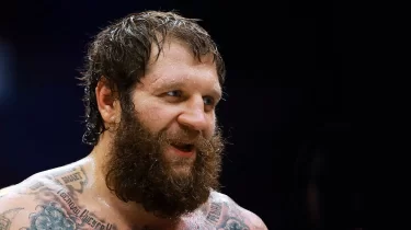 Төсек тартып қалды. Емельяненконың ауруханадағы кезекті видеосы пайда болды (ВИДЕО)