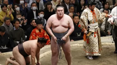Қазақстандық сумо балуаны Осакадағы наурыз турнирінде жеңіске жетті (ВИДЕО)