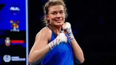 Қазақстандық сұлу боксшы сегіз дүркін чемпионды сабады