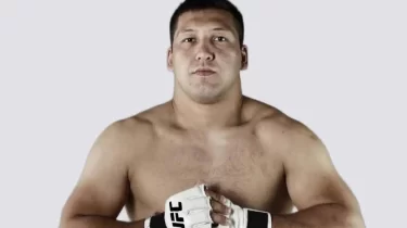 Қазақстандық жеңілмеген файтер UFC-дегі дебюті алдында салмақ өлшеуде сәтсіздікке ұшырады (ВИДЕО)