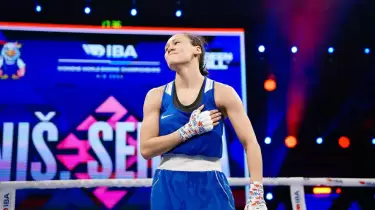 Алуа Балқыбекова – әлем чемпионы! Қазақстандық боксшы қыз алтын медаль жеңіп алды (ВИДЕО)