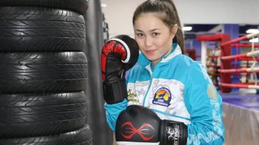 Қазақстандық сұлу боксшы Астанадағы жекпе-жекте жеңілмеген қарсыласынан айырылды