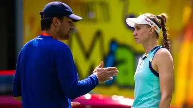 WTA тыйымы күшін жойды ма? Елена Рыбакина даулы бапкермен қайтадан бірге жаттығуда