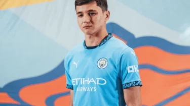 Рубик кубигінен жасалған Абдукодир Хусановтың портреті желіде қызығушылық тудырды (ВИДЕО)