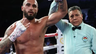 Сергей Ковалевті жеңген боксшы кезекті қарсыласын нокаутқа жіберді (ВИДЕО)