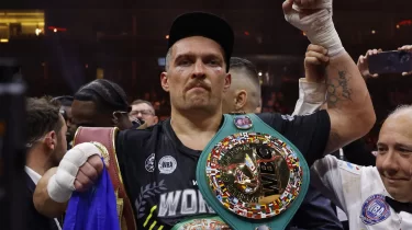 Эдди Хирн: "Усик дәл қазір карьерасын аяқтауы керек"