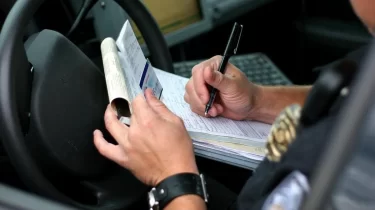 Қазақстанда көлік иелеріне қатаң шаралар күтіп тұр: салығы өтелмегендерге пеня есептеледі