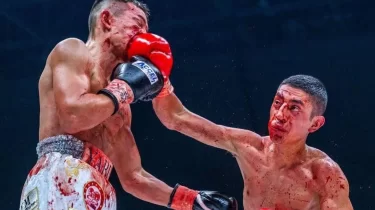 Жылдың қанға толы жекпе-жегі: Ябуки 12-раундта нокаутпен жеңіске жетіп, қос салмақта чемпион атанды (ВИДЕО)