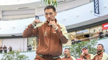 Жәнібек Әлімханұлы жекпе-жек алдындағы алғашқы жаттығуын өткізді (ВИДЕО)