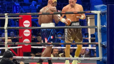 Жәнібек Әлімханұлы қарсыласын бесінші раундта жер жастандырды (ВИДЕО)