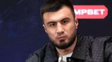Қамшыбек Қоңқабаев Астанада Баходир Джалоловқа тосын сый жасады (ВИДЕО)