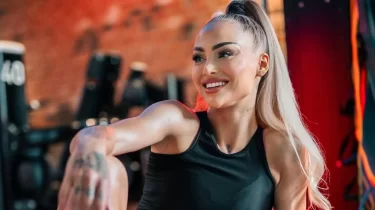 Әлемдегі ең сексуалды футболшы тағы да желіні жарды: Алиша Леманн Дубайдан әсерлі кадрлар жариялады (ВИДЕО)