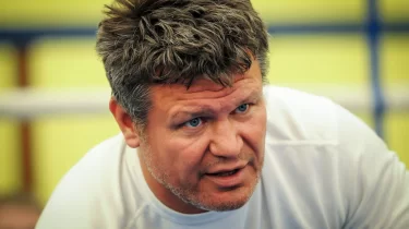 "Тілдерін тістеп отырсын": Олег Тактаров Биволдың шешімін сынға алғандарға жауап берді