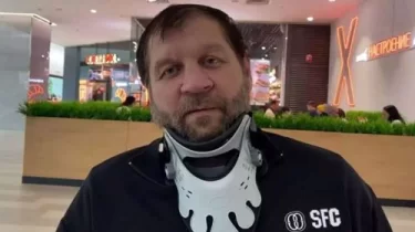 Мүгедек арбасына таңылған Александр Емельяненко спорттан кетпейтінін мәлімдеді